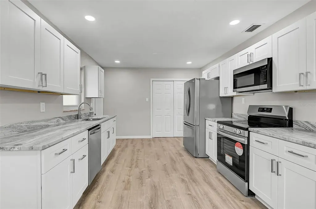 102 20th Street NE Bradenton FL 34208