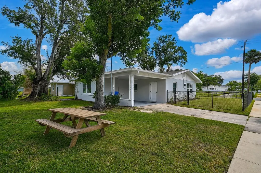 102 20th Street NE Bradenton FL 34208