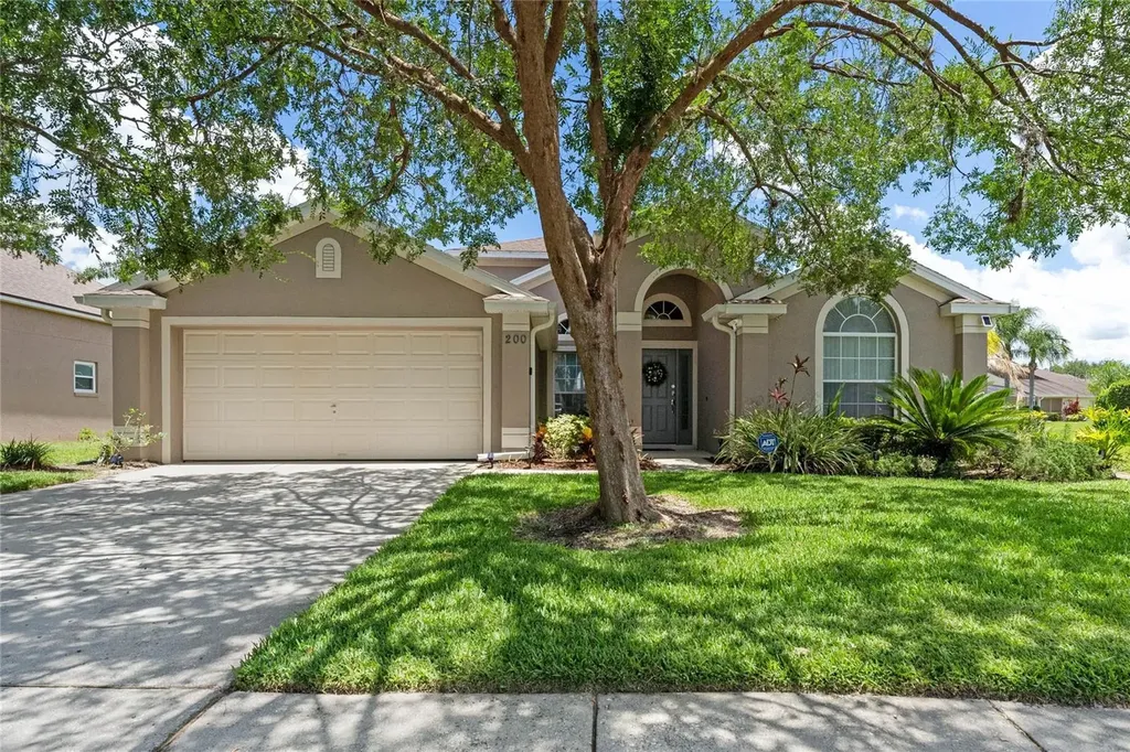 200 Lockbreeze Drive Davenport FL 33897