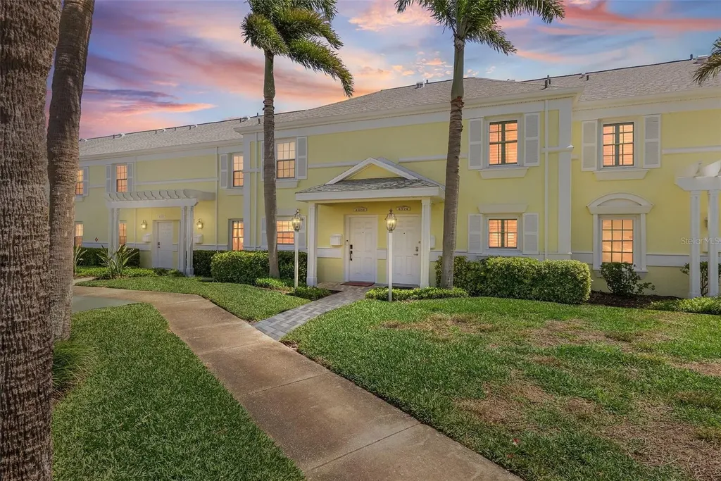 4974 Coquina Key Drive SE St Petersburg FL 33705