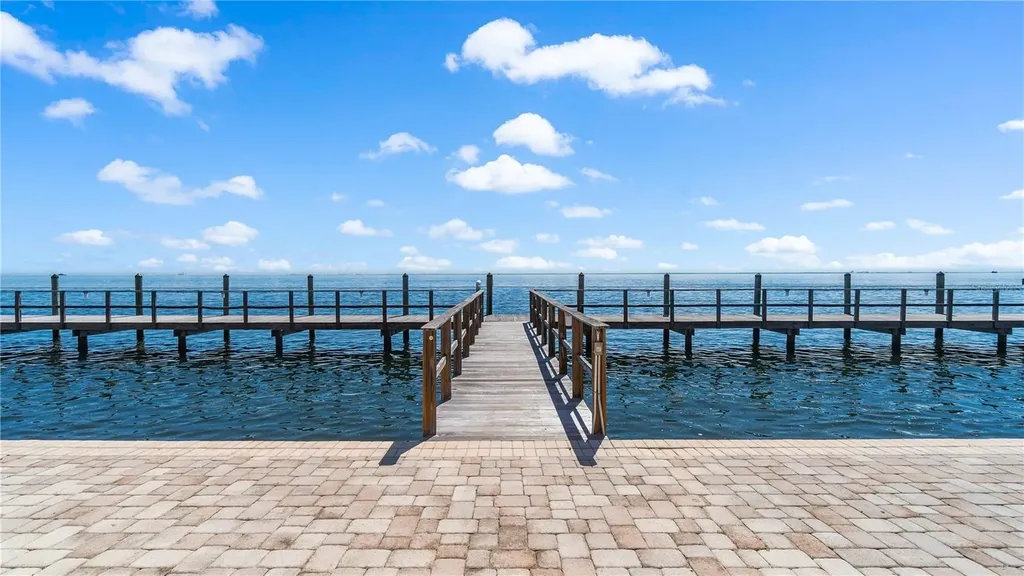 4974 Coquina Key Drive SE St Petersburg FL 33705