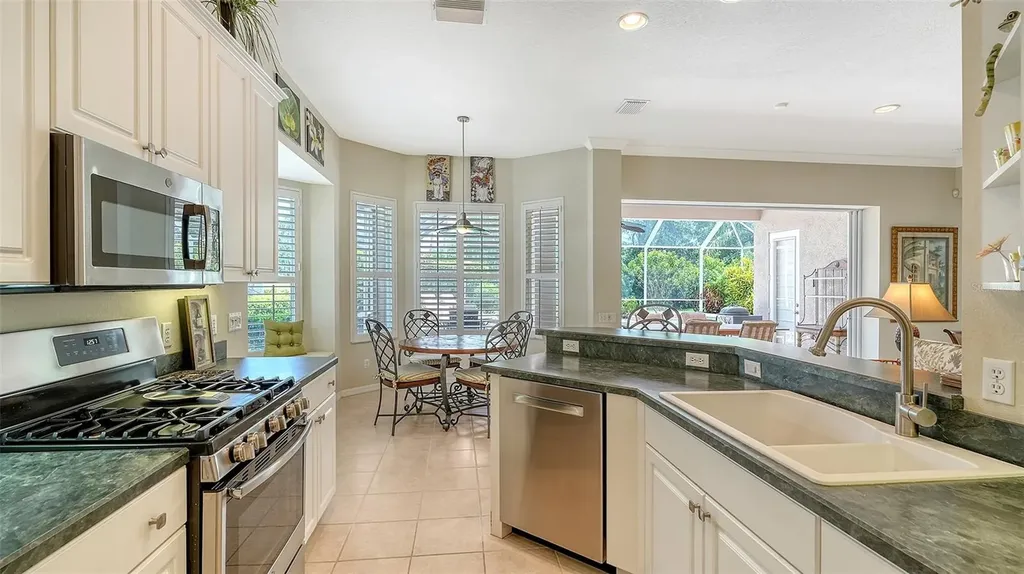 6909 Lennox Place Bradenton FL 34201