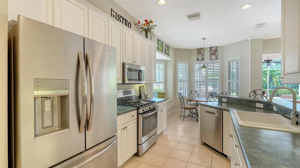 6909 Lennox Place Bradenton FL 34201