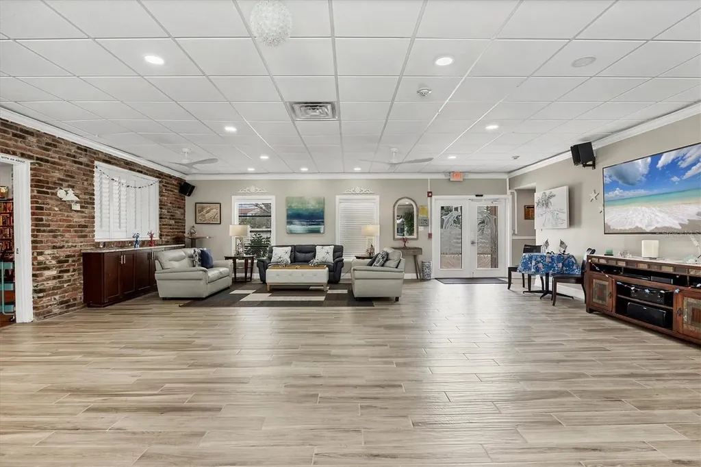 1350 N Portofino Drive Sarasota FL 34242