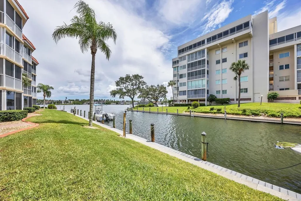 1350 N Portofino Drive Sarasota FL 34242