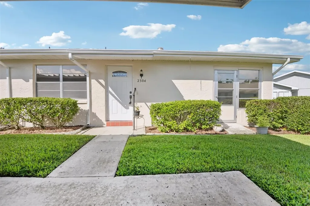 2304 Glenmore Circle Sun City Center FL 33573