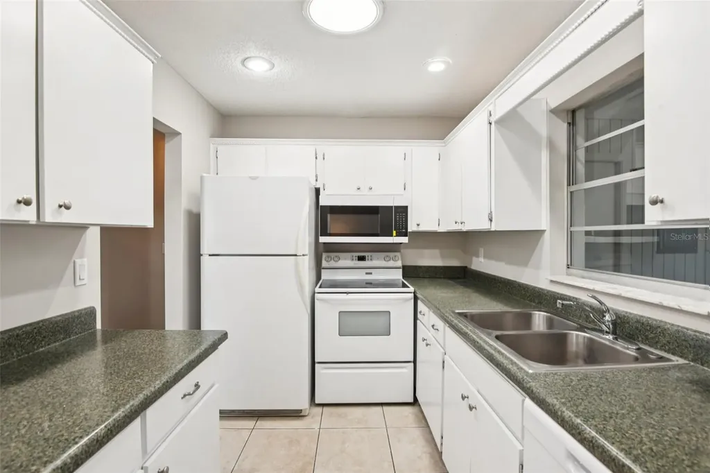 2304 Glenmore Circle Sun City Center FL 33573