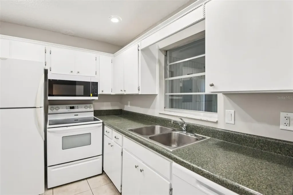 2304 Glenmore Circle Sun City Center FL 33573