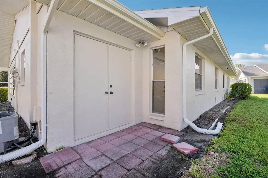 2304 Glenmore Circle Sun City Center FL 33573