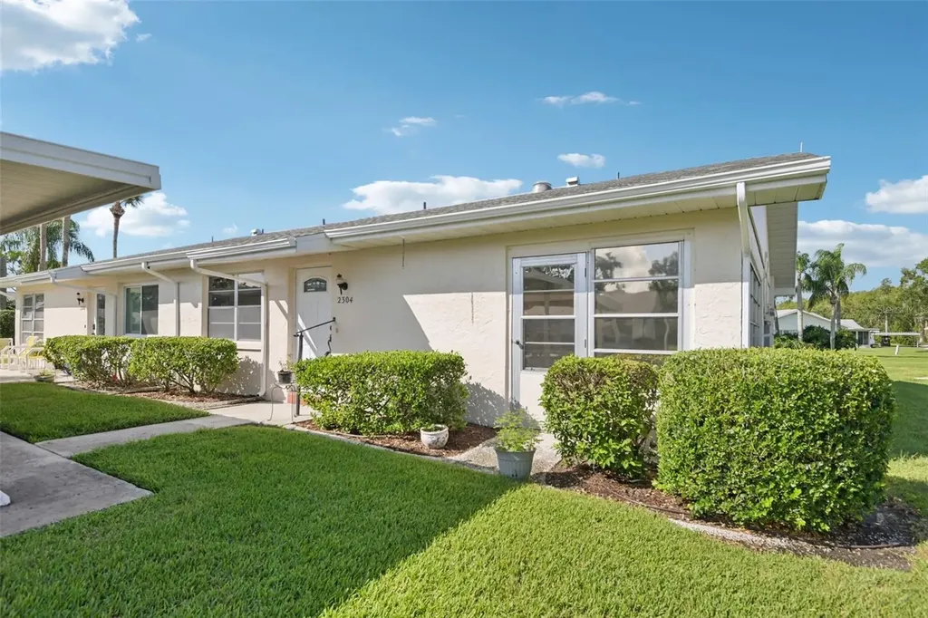 2304 Glenmore Circle Sun City Center FL 33573