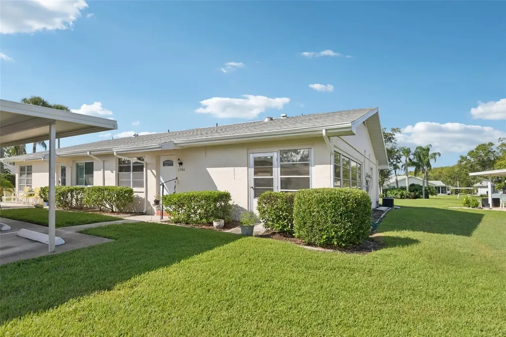 2304 Glenmore Circle Sun City Center FL 33573