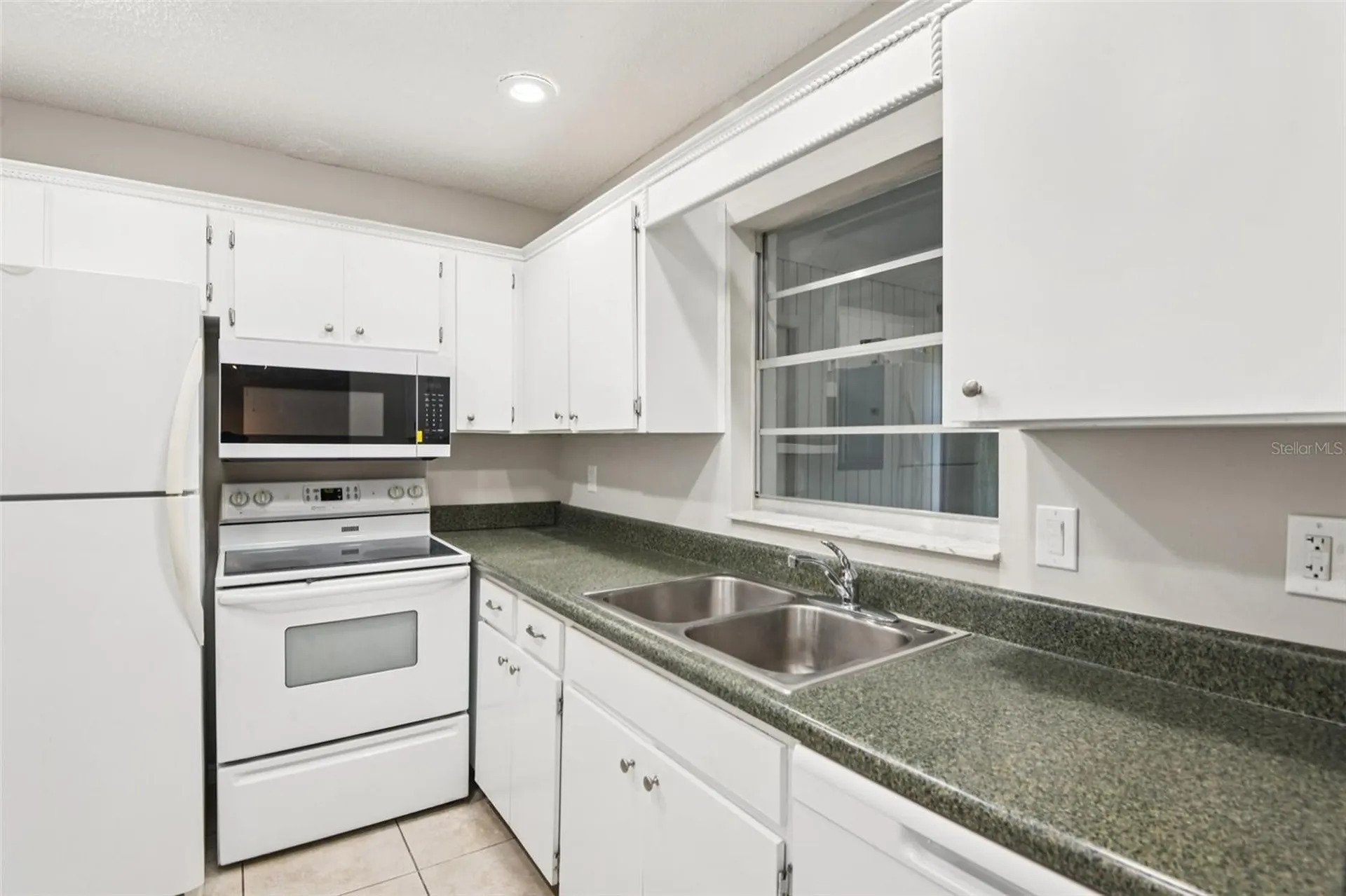 2304 Glenmore Circle Sun City Center FL 33573