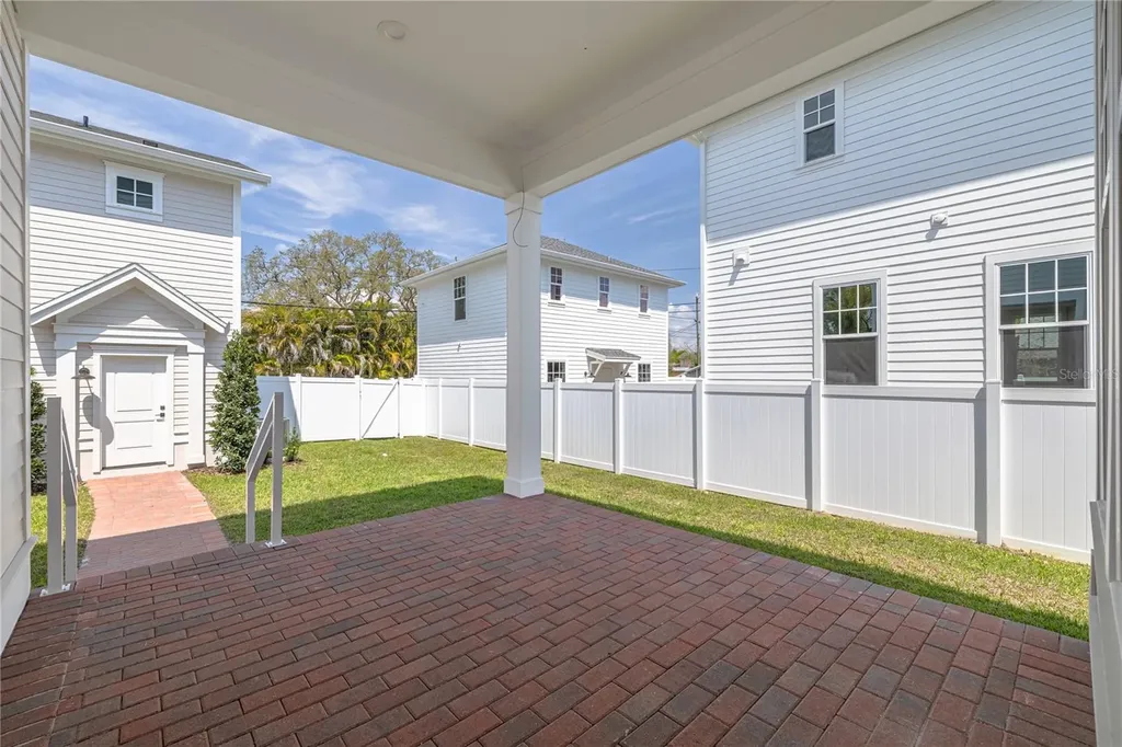 1211 35th Avenue N St Petersburg FL 33704