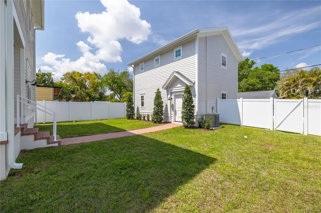 1211 35th Avenue N St Petersburg FL 33704
