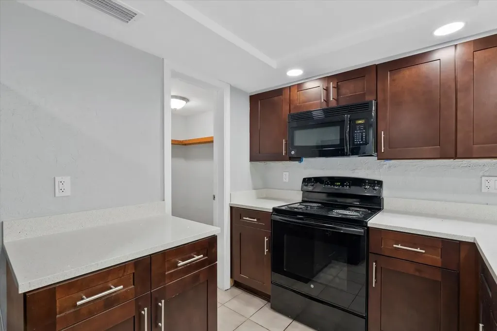 1125 Longfellow Way Sarasota FL 34243