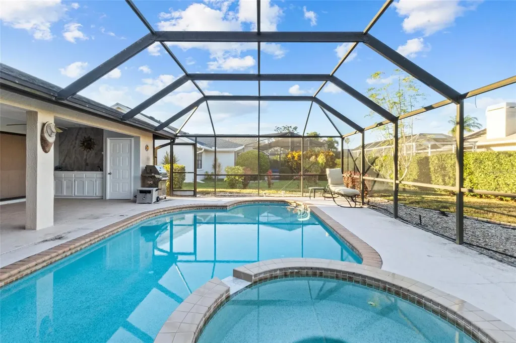 4219 Presidential Avenue Circle E Bradenton FL 34203