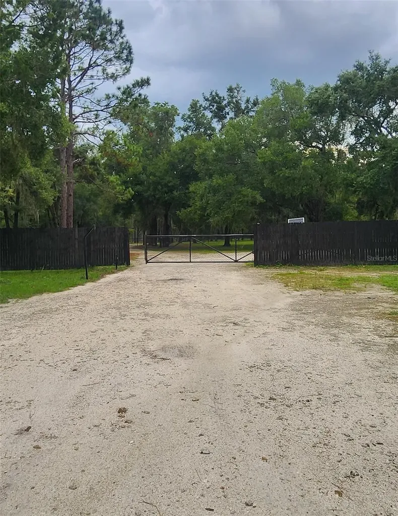 18975 W Highway 328 Dunnellon FL 34432