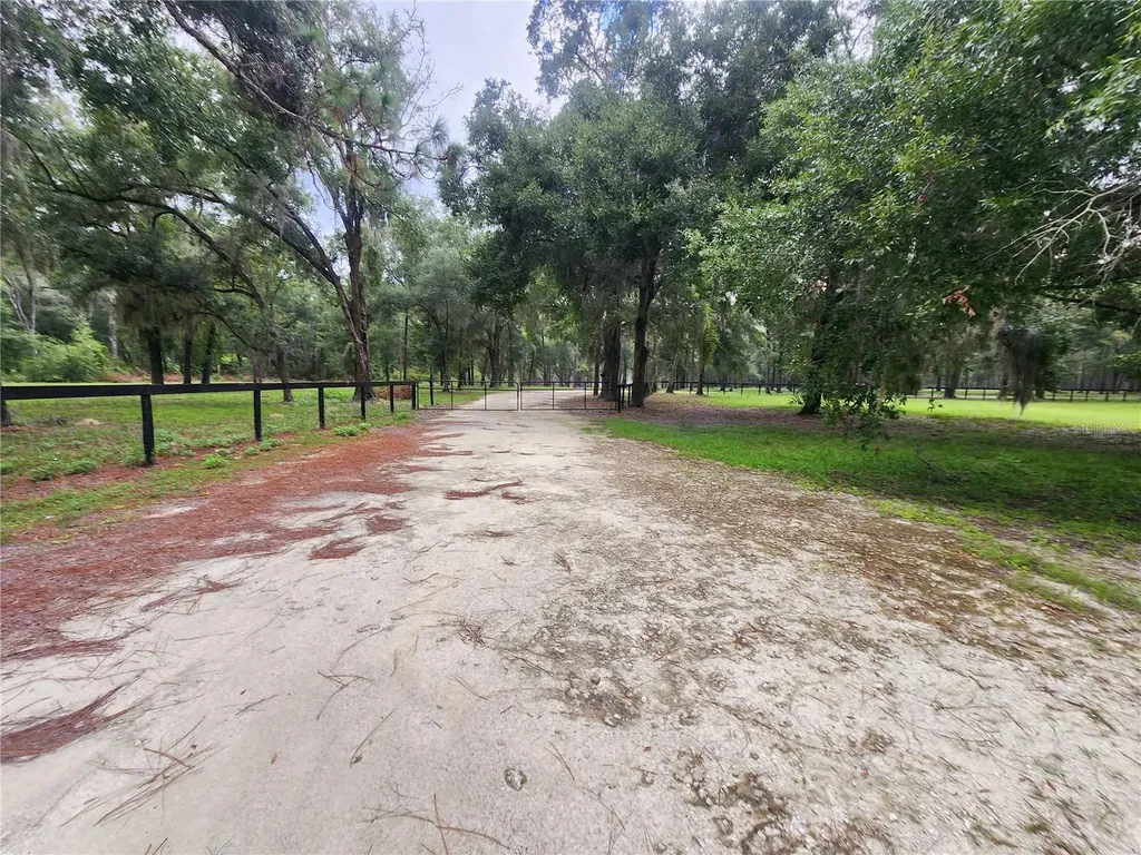 18975 W Highway 328 Dunnellon FL 34432