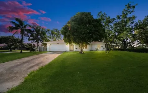 2501 SE 8th Place Cape Coral FL 33904