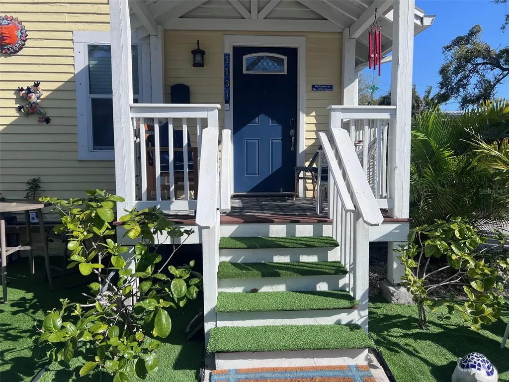 1137 Highland Street S St Petersburg FL 33701