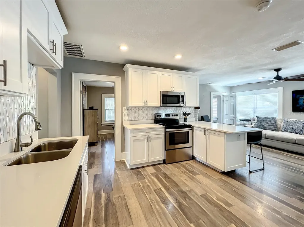 1137 Highland Street S St Petersburg FL 33701