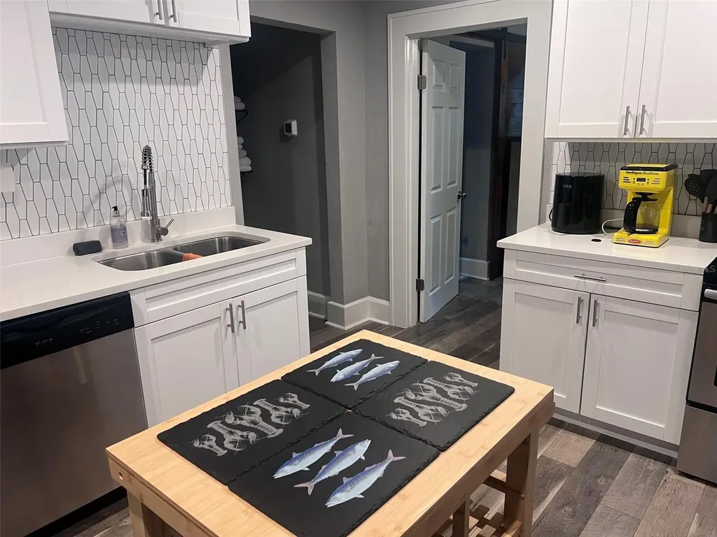 1137 Highland Street S St Petersburg FL 33701
