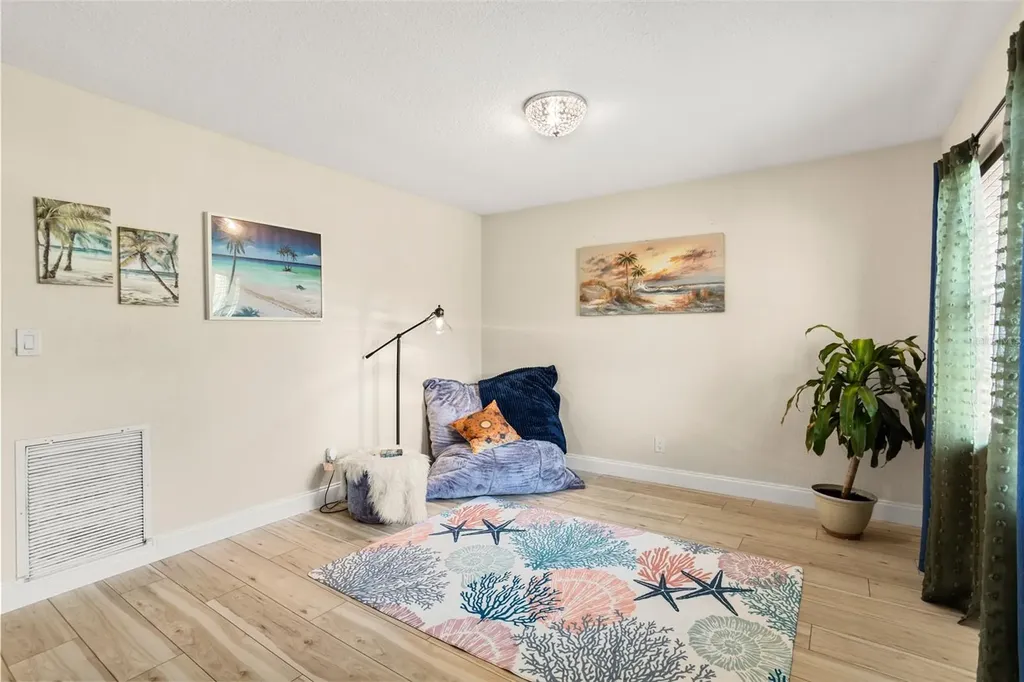 8915 59th Way N Pinellas Park FL 33782