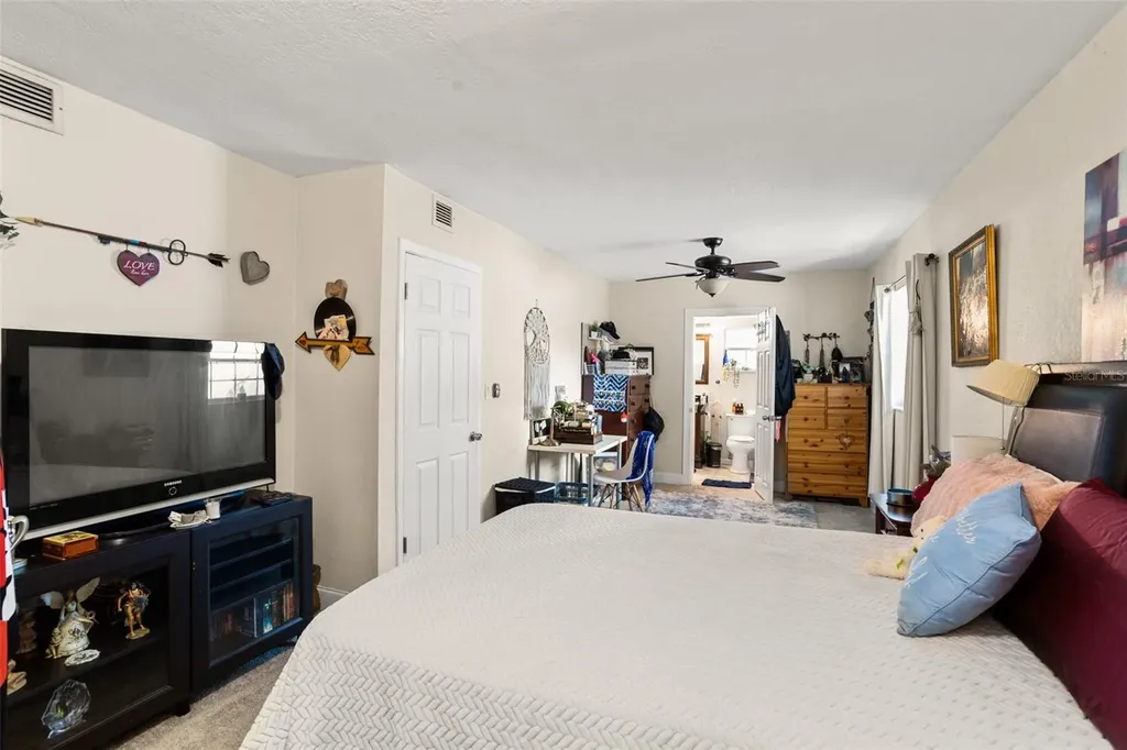 8915 59th Way N Pinellas Park FL 33782