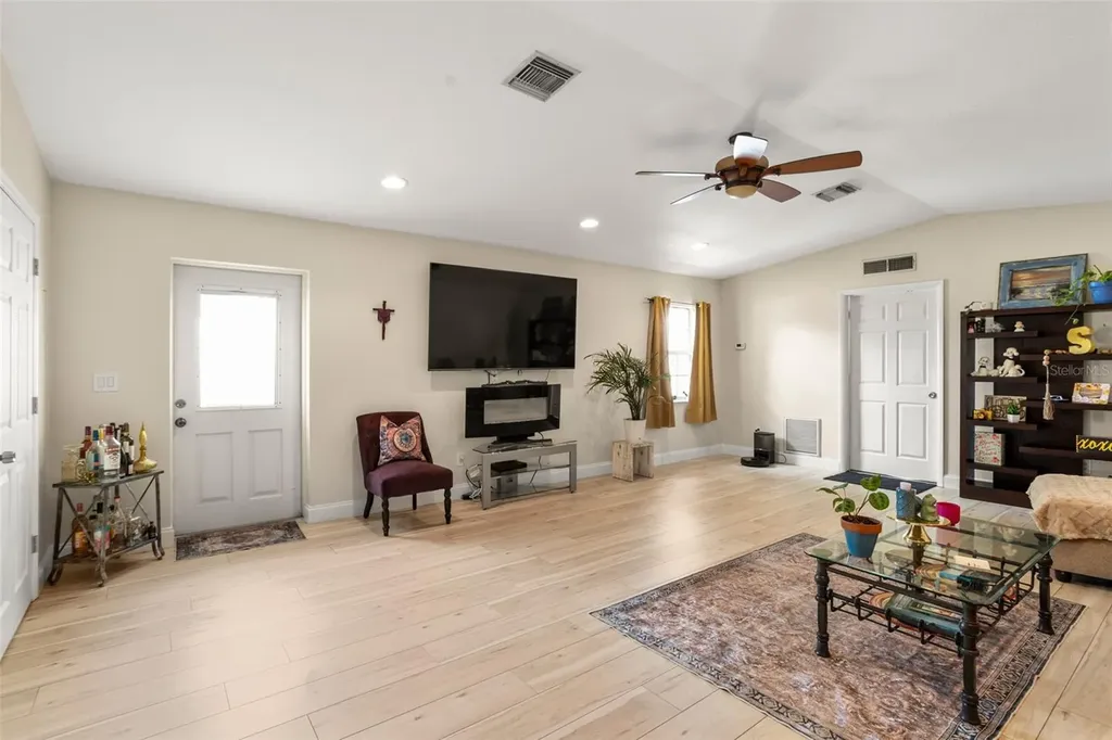 8915 59th Way N Pinellas Park FL 33782