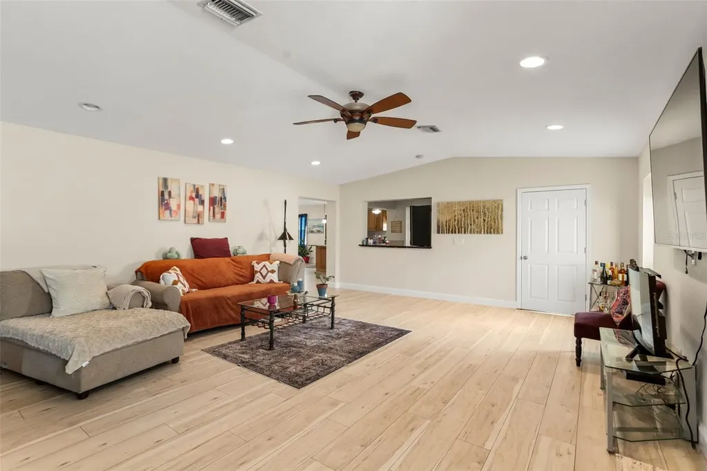 8915 59th Way N Pinellas Park FL 33782