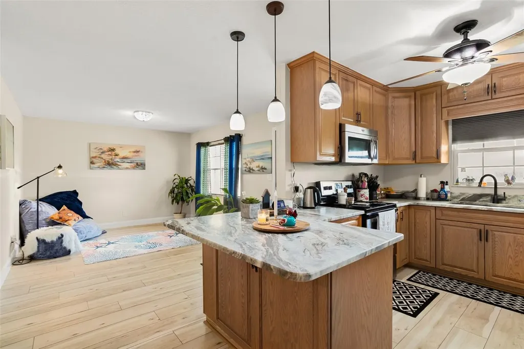 8915 59th Way N Pinellas Park FL 33782