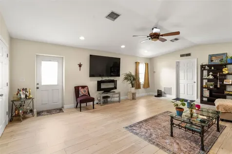 8915 59th Way N Pinellas Park FL 33782