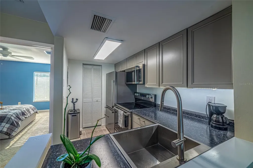 3861 S Lake Drive Tampa FL 33614