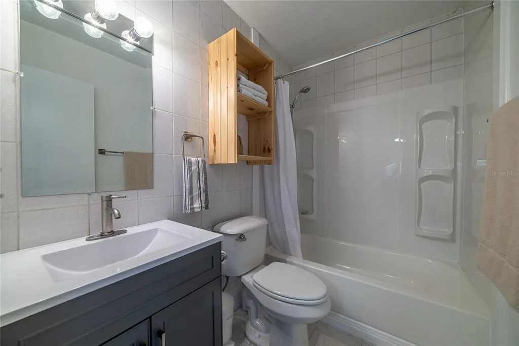 3861 S Lake Drive Tampa FL 33614
