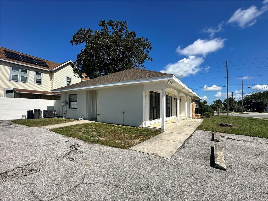 820 E Orange Avenue Eustis FL 32726
