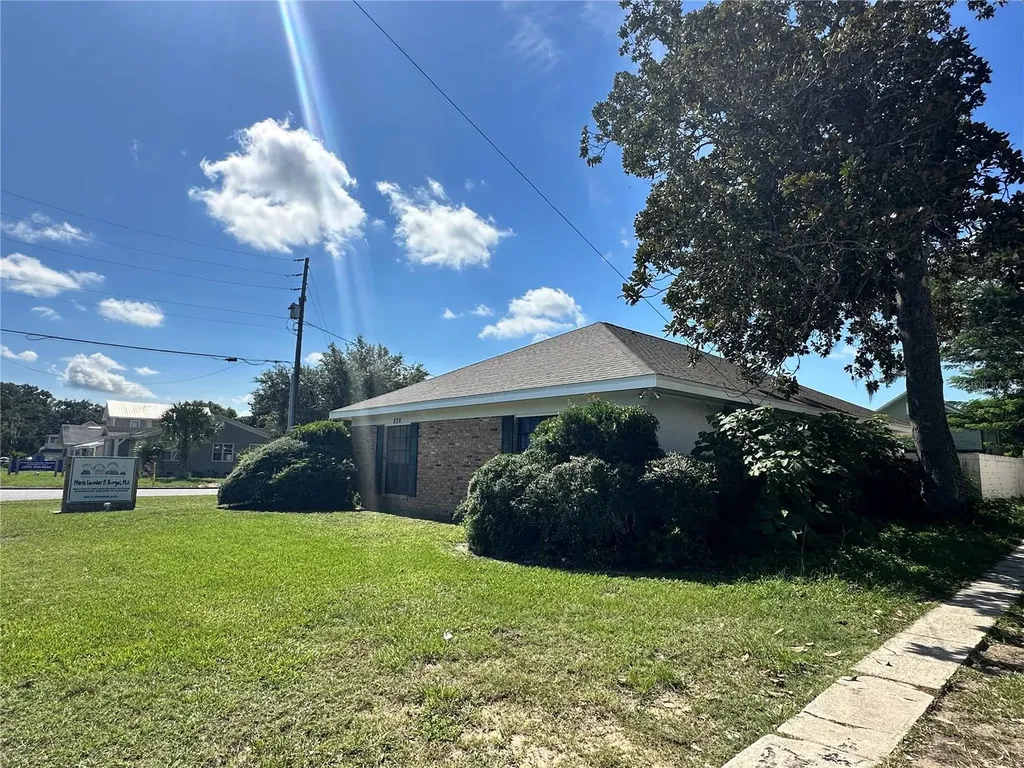 820 E Orange Avenue Eustis FL 32726