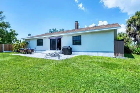 879 E 2nd Street Englewood FL 34223