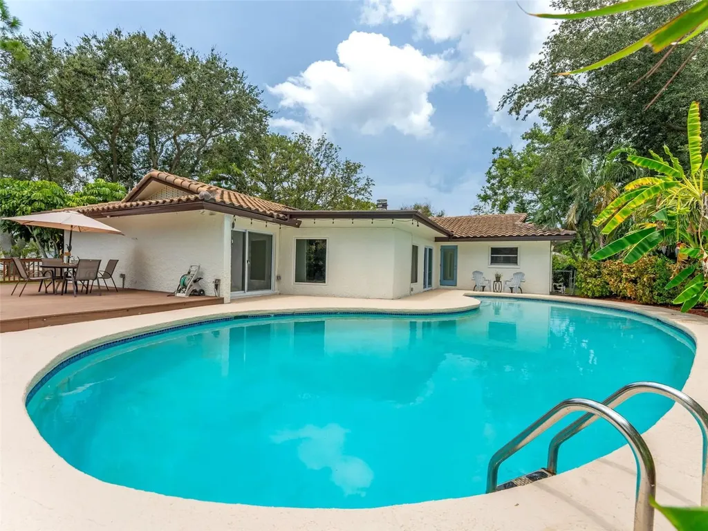 7220 Sunshine Drive S St Petersburg FL 33705