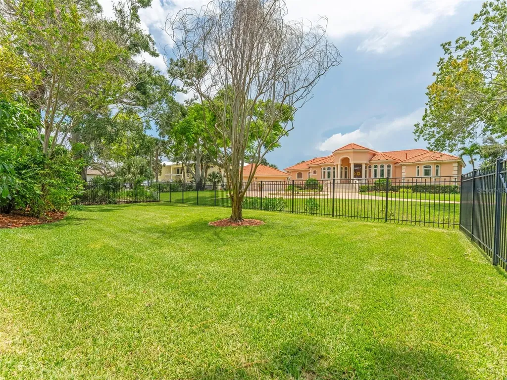 7220 Sunshine Drive S St Petersburg FL 33705