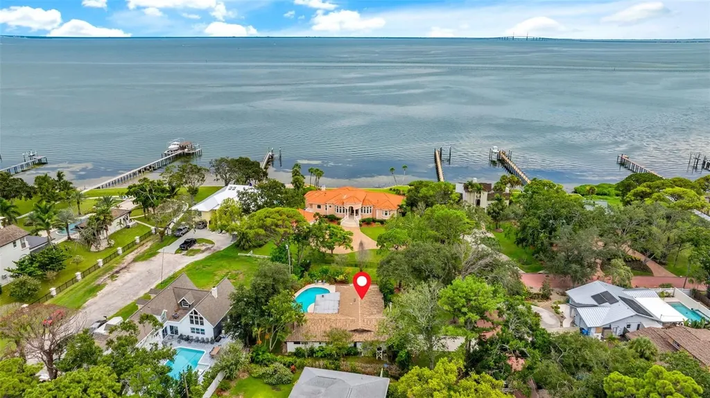 7220 Sunshine Drive S St Petersburg FL 33705