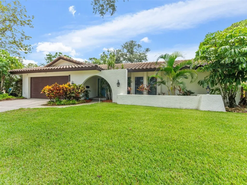 7220 Sunshine Drive S St Petersburg FL 33705