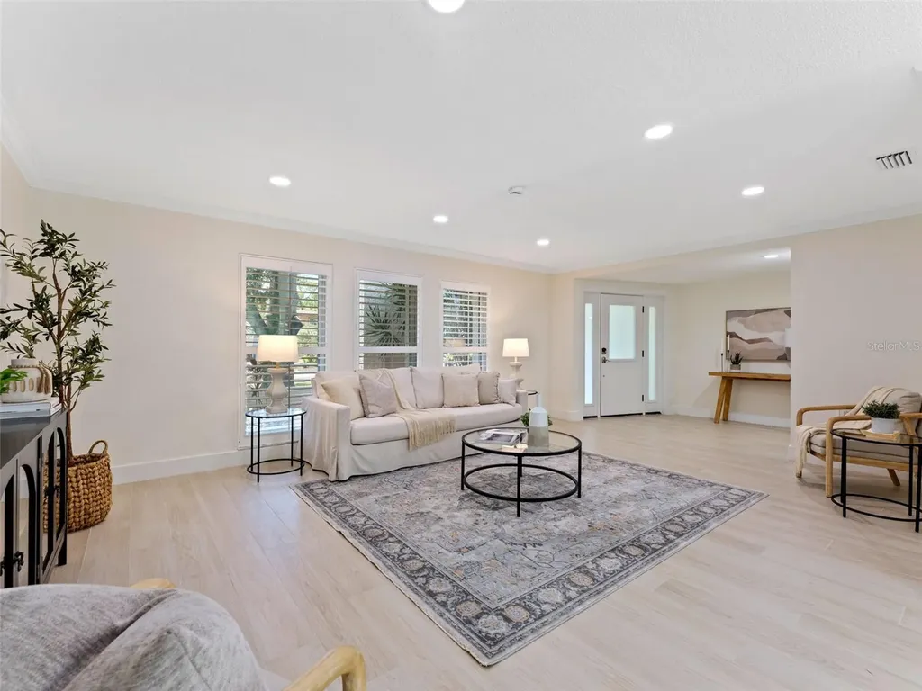 7220 Sunshine Drive S St Petersburg FL 33705