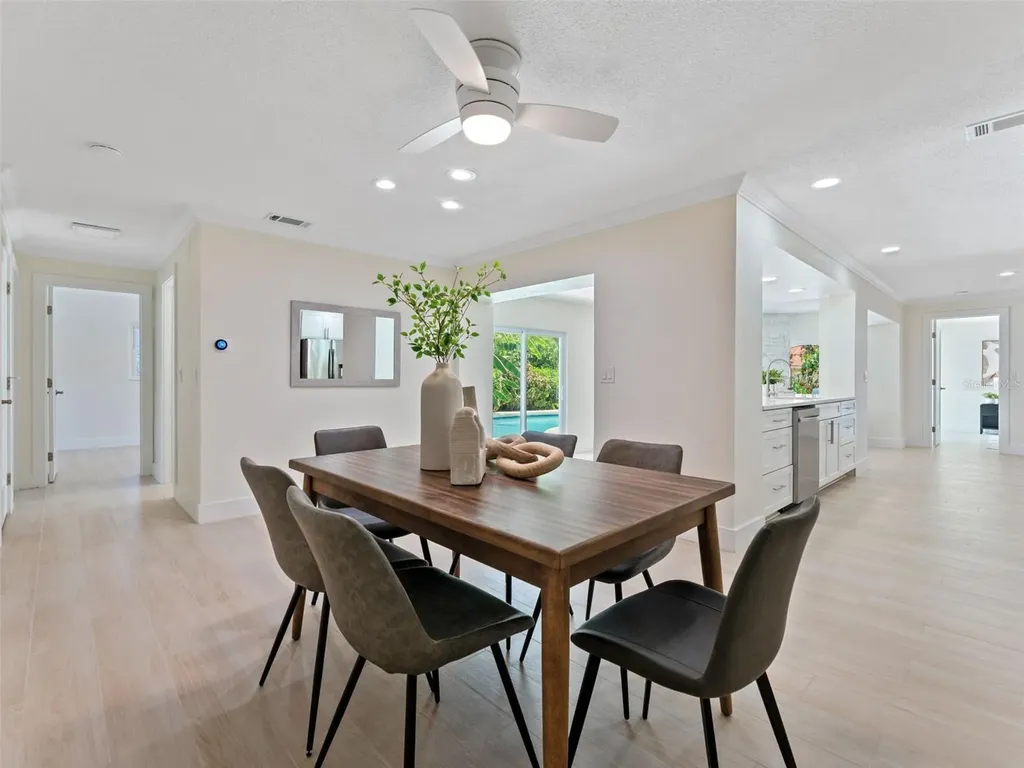 7220 Sunshine Drive S St Petersburg FL 33705