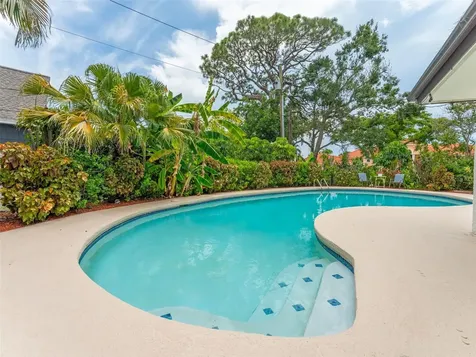 7220 Sunshine Drive S St Petersburg FL 33705