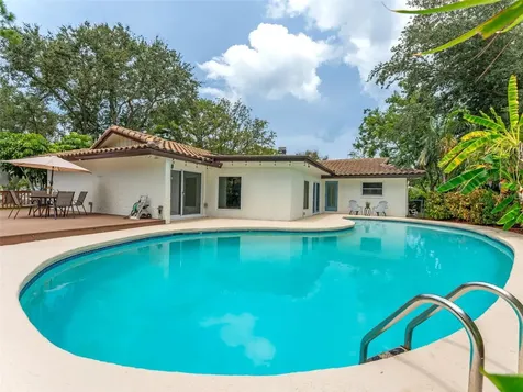 7220 Sunshine Drive S St Petersburg FL 33705
