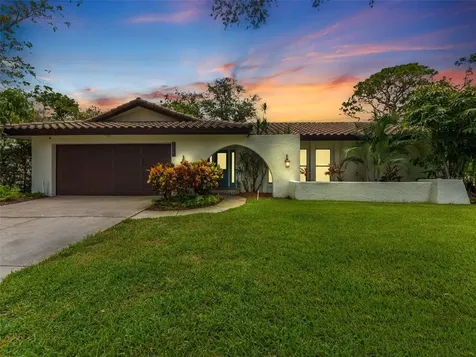 7220 Sunshine Drive S St Petersburg FL 33705