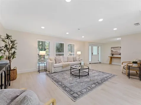 7220 Sunshine Drive S St Petersburg FL 33705