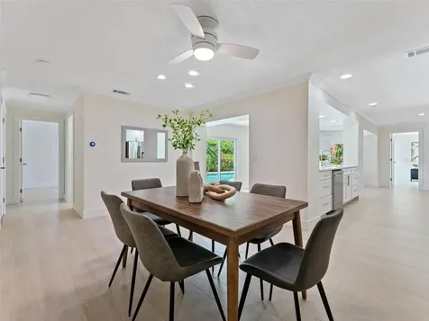 7220 Sunshine Drive S St Petersburg FL 33705