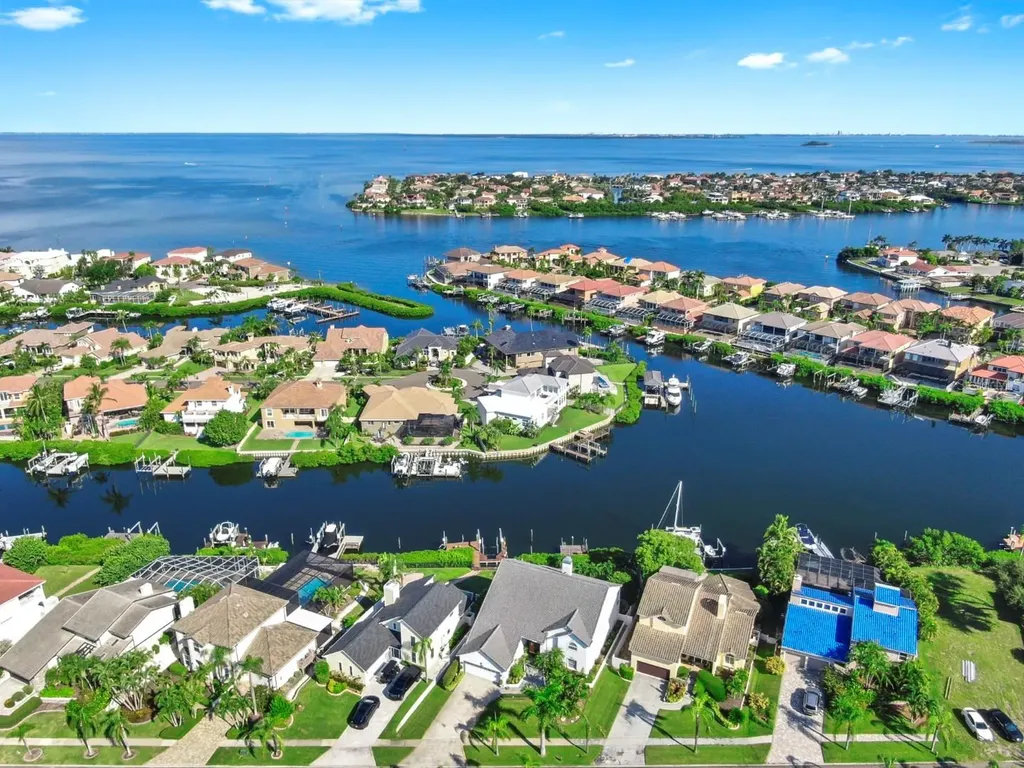 929 Symphony Isles Boulevard Apollo Beach FL 33572