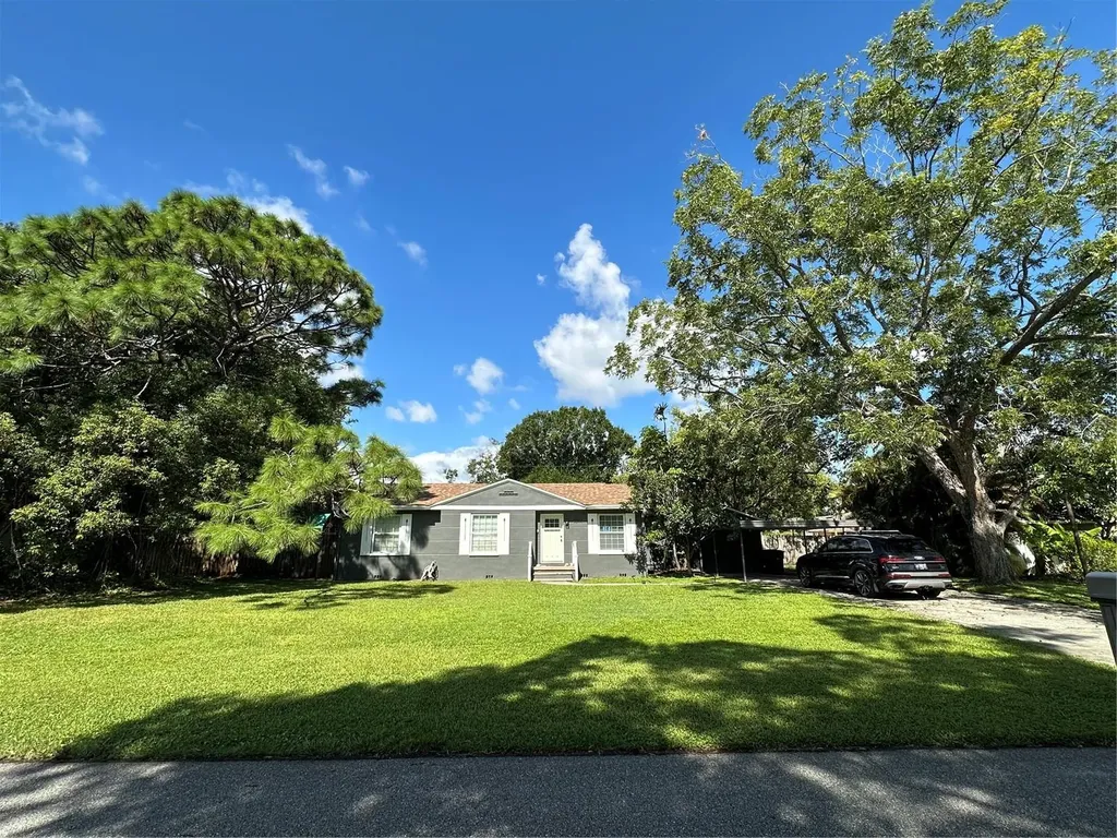 2306 W Eldred Drive Tampa FL 33603